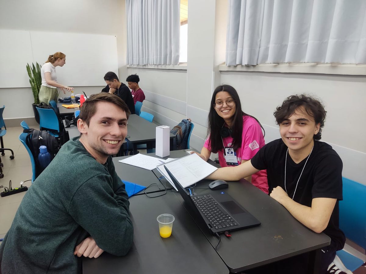 Alunos de Ciência da Computação da Unioeste conquistam classificação para a Fase Nacional da Maratona de Programação