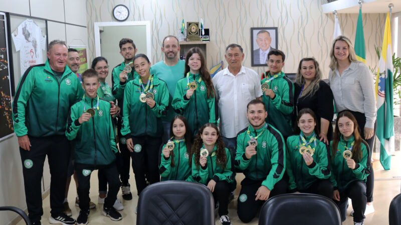 Equipe de karatê ade SMI presenta resultados das competições