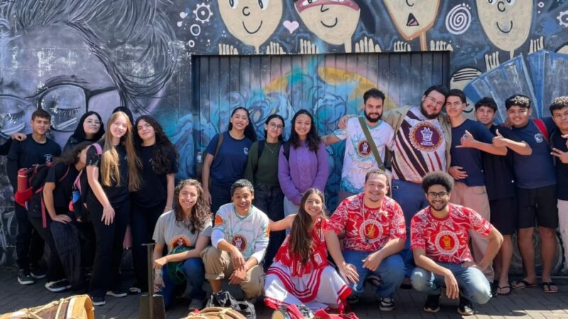 Colégio Flávio Warken rrecebe Kaburé Maracatu na Vila C
