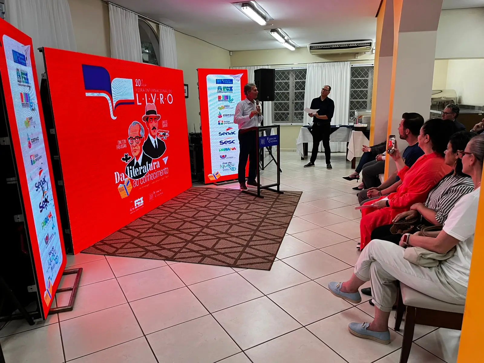 Mais de 50 artistas e atrações compõem a 20ª Feira Internacional do Livro de Foz do Iguaçu