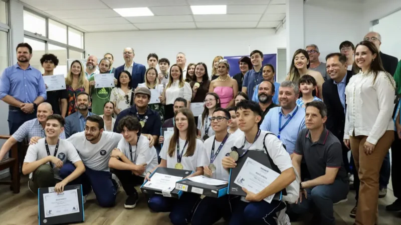 Alunos do Paraná recebem 65 medalhas da Olimpíada Nacional de Inteligência Artificial