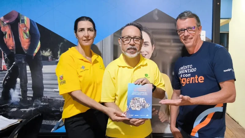 Empreendedores de Foz do Iguaçu ganham destaque em livro estadual sobre microcrédito