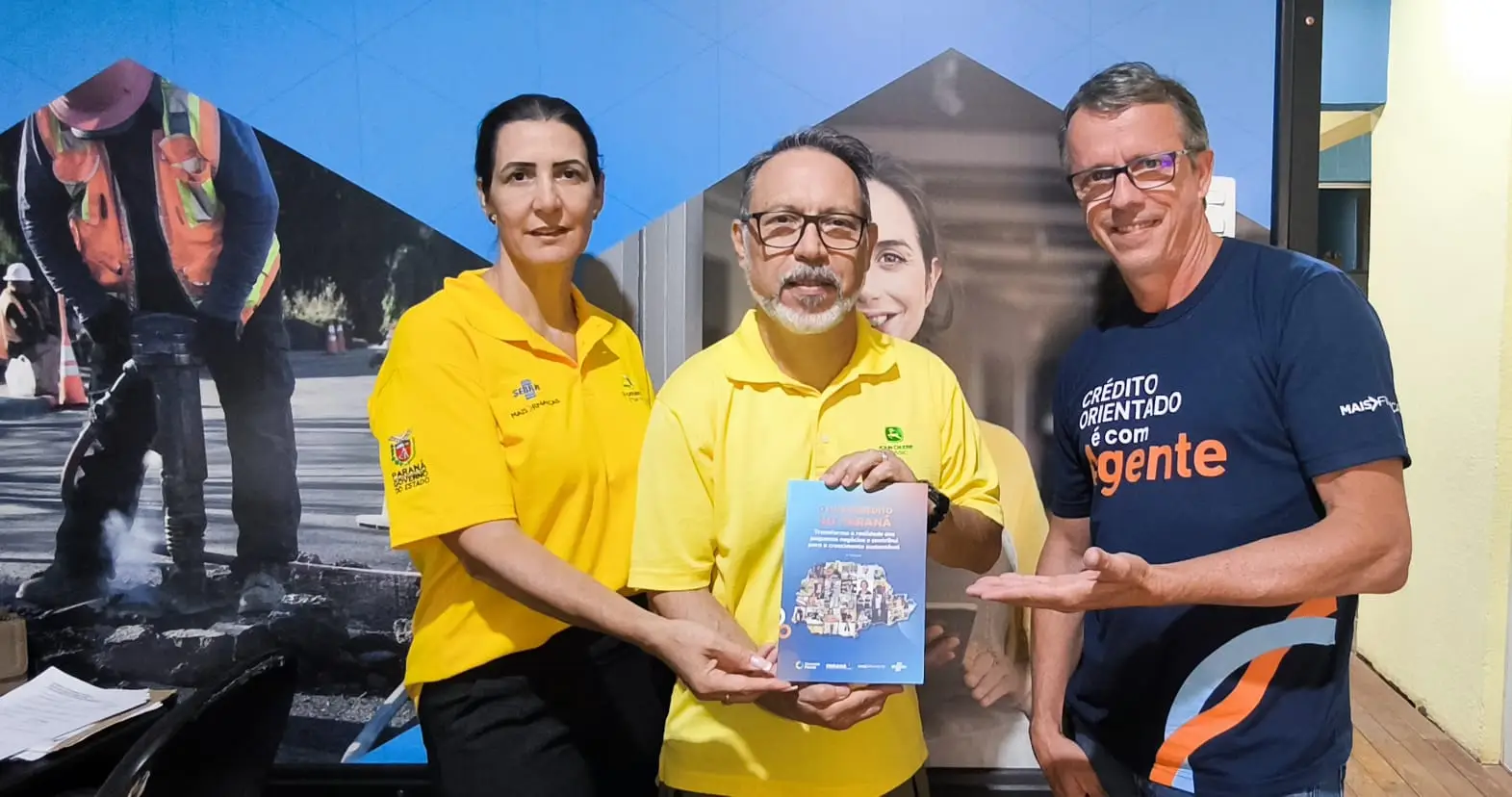 Empreendedores de Foz do Iguaçu ganham destaque em livro estadual sobre microcrédito