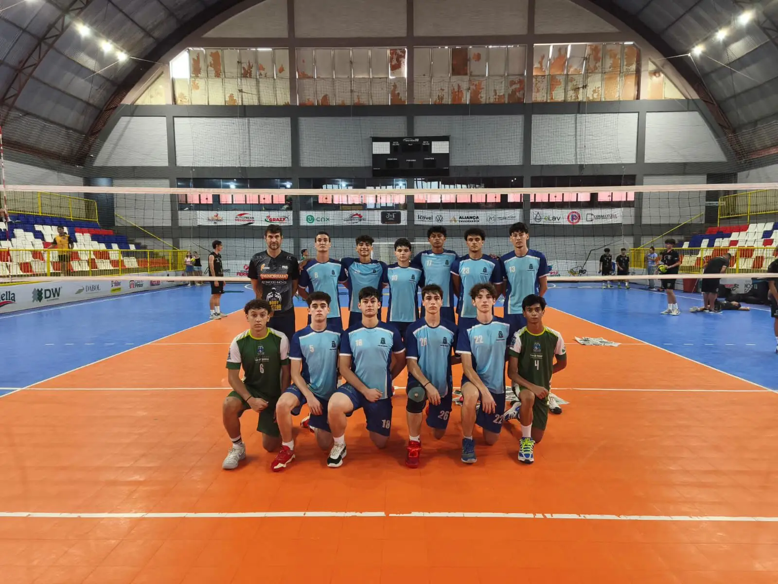 Atletas de Foz do Iguaçu se destacam e conquistam pódios em competições regionais de voleibol