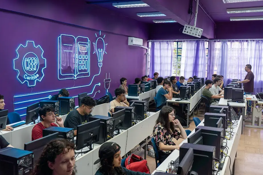 Escolas estaduais iniciam cadastro de estudantes na Carteira de Trabalho Digital