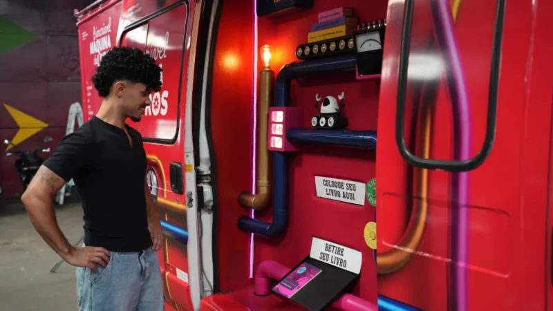 Foz do Iguaçu recebe “A Incrível Máquina de Livros” com troca gratuita de obras na Praça Getúlio Vargas