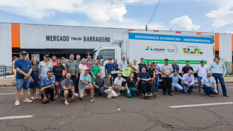 Itaipu entrega veículo e equipamentos a cooperativa que abastece 150 escolas de Foz do Iguaçu