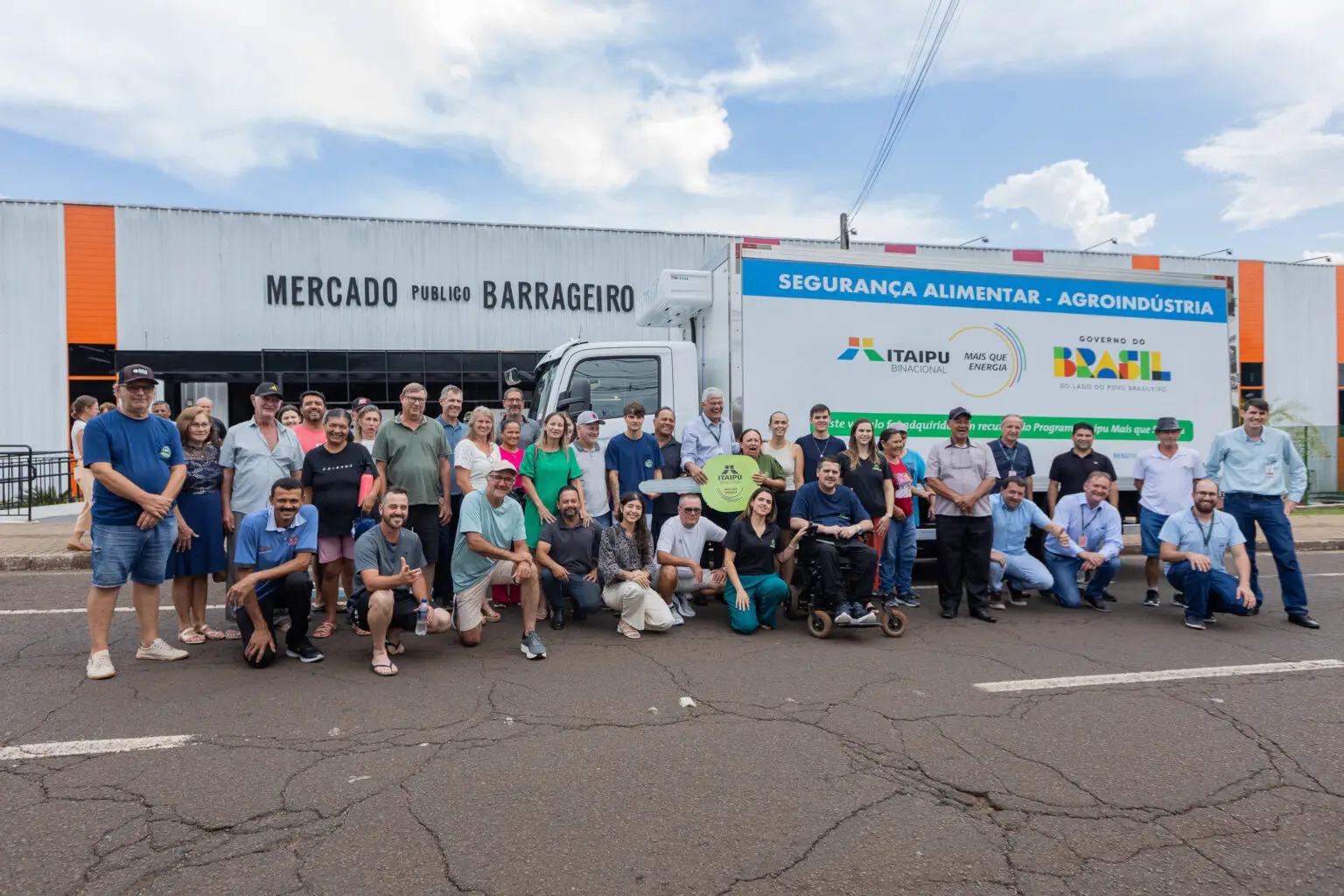 Itaipu entrega veículo e equipamentos a cooperativa que abastece 150 escolas de Foz do Iguaçu