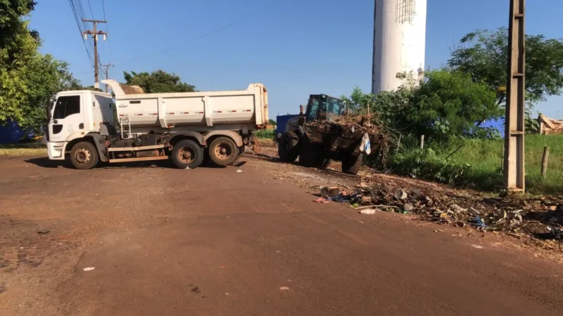 Zeladoria com a cidade avança e grande mutirão de limpeza pública chega à Região Norte de Foz