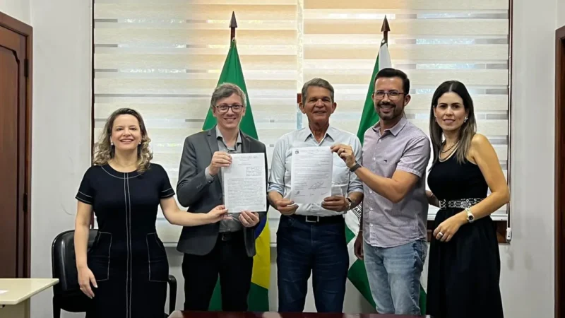 Prefeitura de Foz do Iguaçu firma parceria com a Unioeste para reforçar atendimento na atenção primária