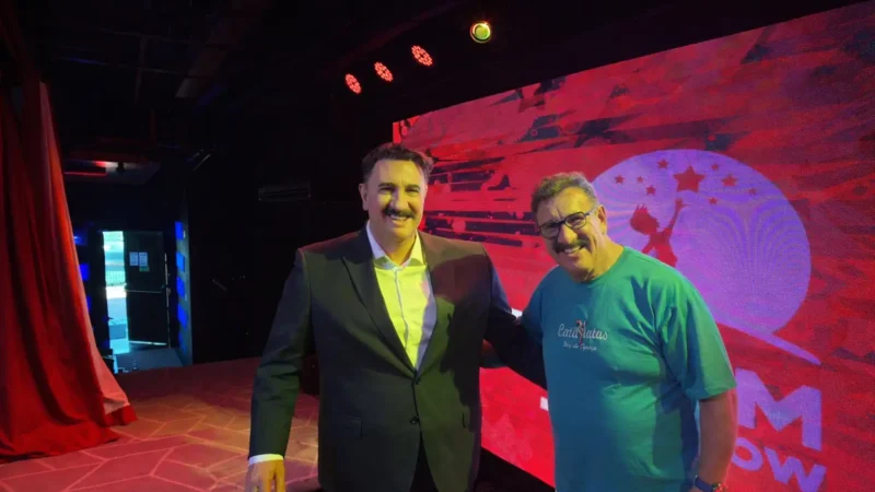 Ratinho ganha estátua no Museu de Cera e reforça projeção turística de Foz do Iguaçu