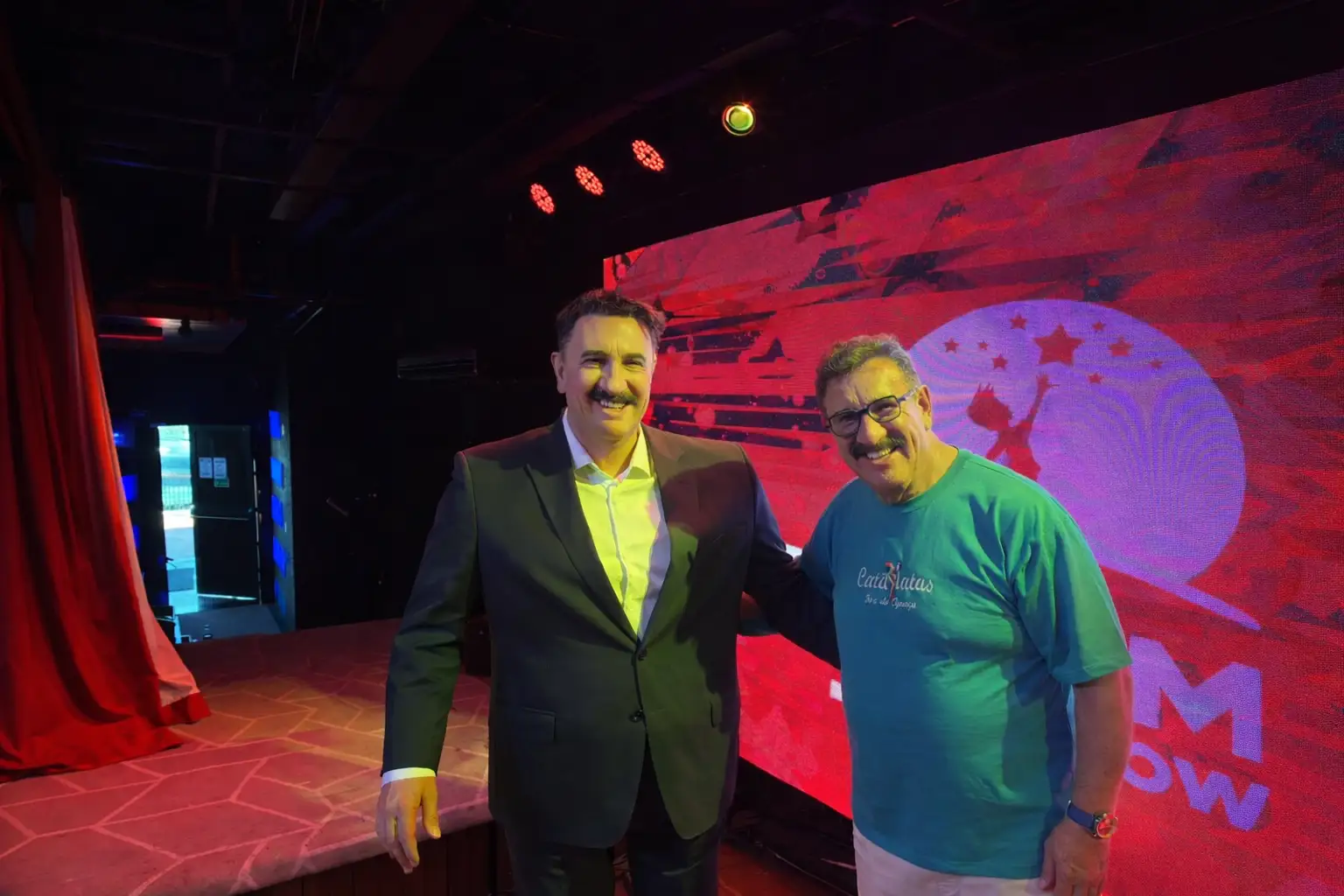 Ratinho ganha estátua no Museu de Cera e reforça projeção turística de Foz do Iguaçu