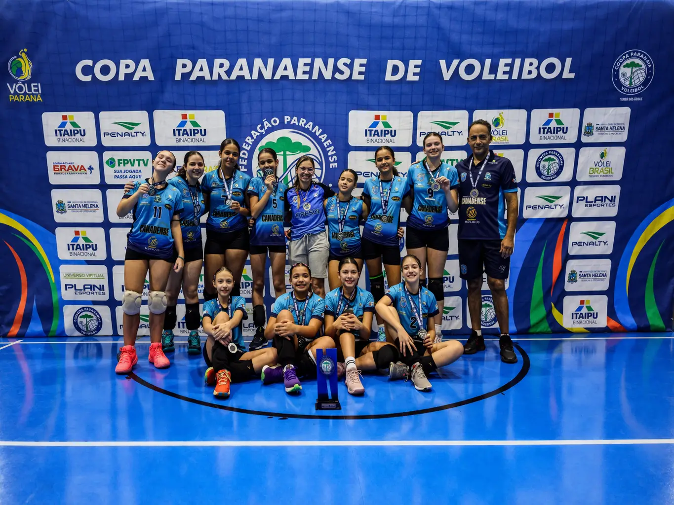 Vôlei feminino de Foz conquista ouro e prata na Copa Paraná e confirma destaque nas categorias de base