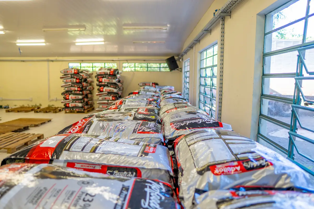 Diretoria de Bem-Estar Animal recebe 29,5 toneladas de ração que serão entregues para protetores cadastrados