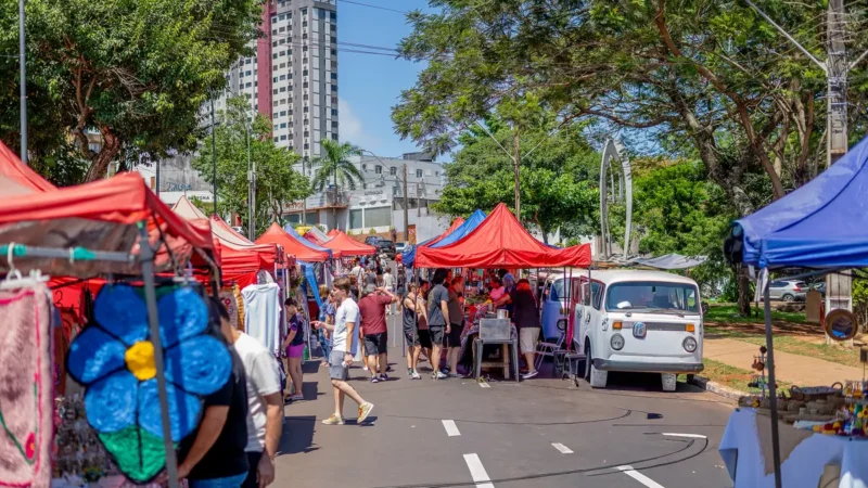 Feirinha da JK terá edição especial de Páscoa com programação noturna e atrações para toda a família
