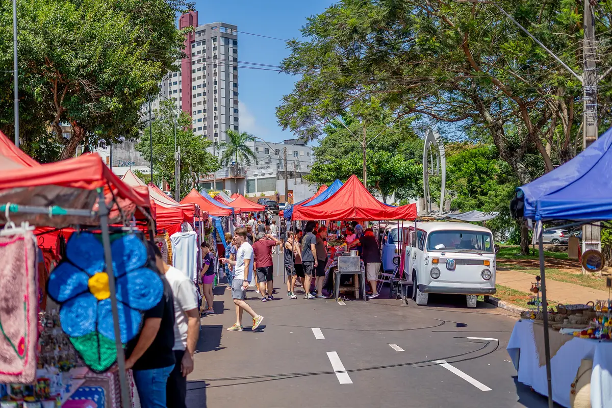 Feirinha da JK terá edição especial de Páscoa com programação noturna e atrações para toda a família