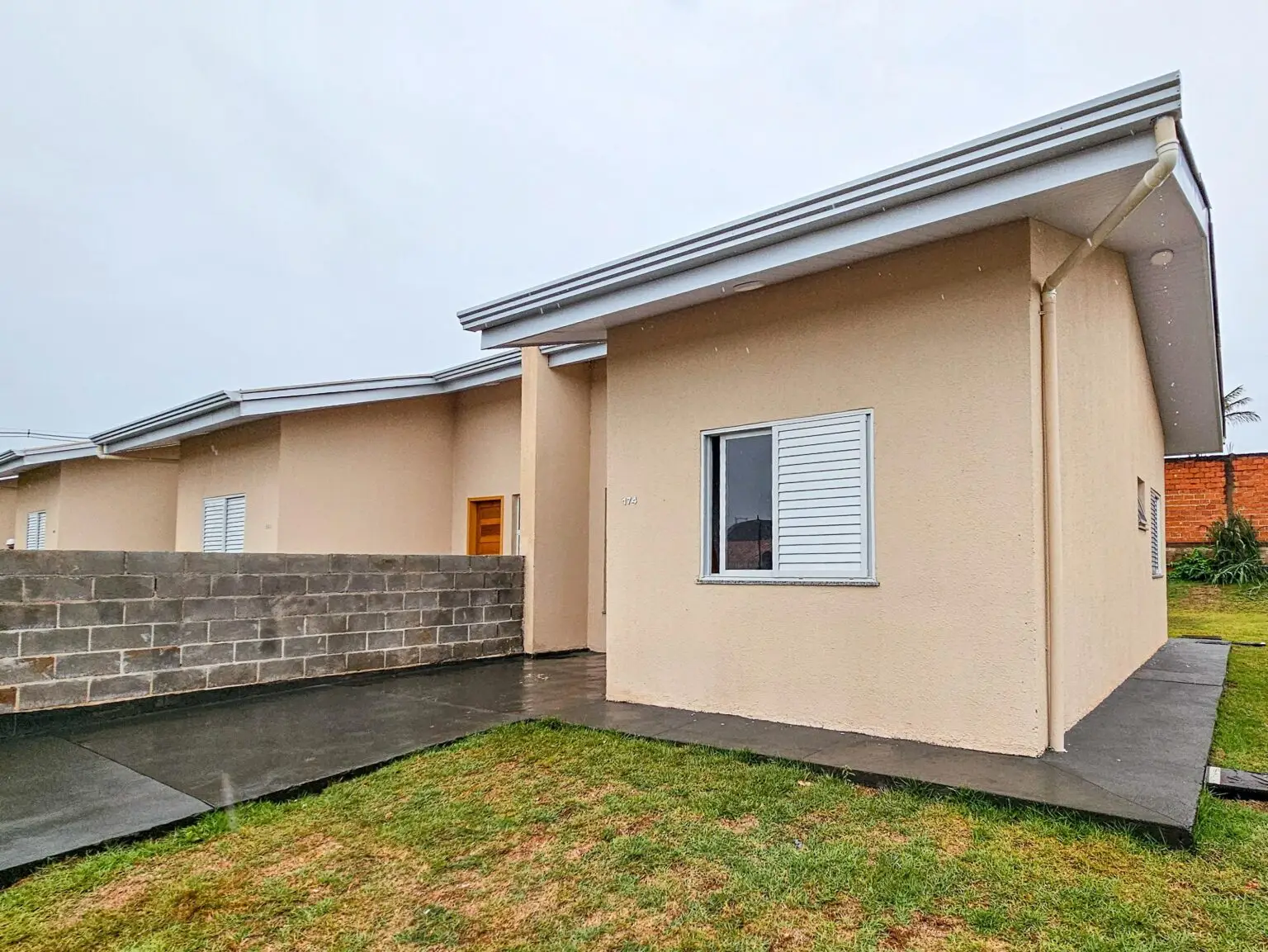 Invasão em unidades habitacionais inacabadas compromete entrega de moradias e prejudica famílias da fila