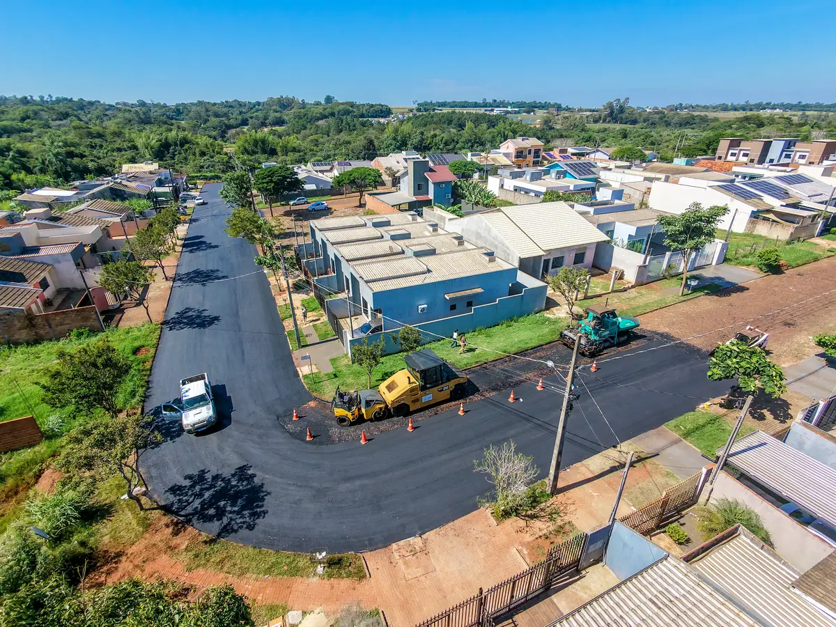 Equipes de Obras trabalham na pavimentação do loteamento Don Giovanni