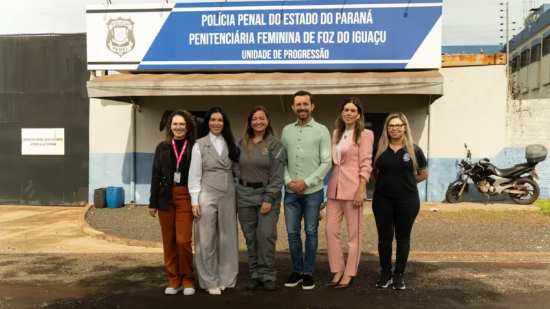 Secretarias reforçam parceria com a Penitenciária Feminina para produção de fraldas geriátricas em Foz do Iguaçu