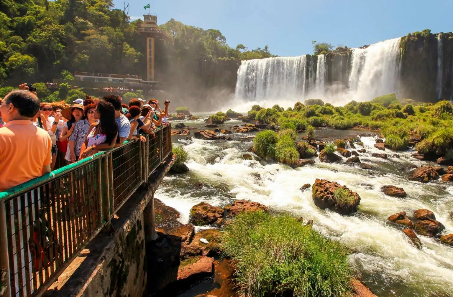 Foz do Iguaçu registra crescimento no turismo com alta de 23,6% no aeroporto e avanço na ocupação hoteleira