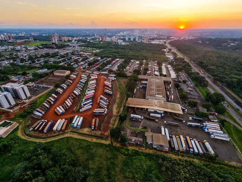Trânsito em avenidas de Foz do Iguaçu fica mais seguro após alteração de rota de caminhões