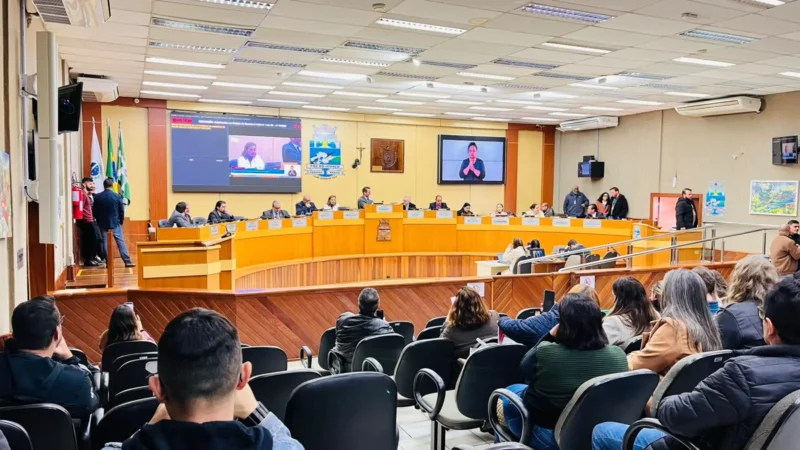 Câmara aprova reposição salarial de 4,11% para servidores municipais de Foz do Iguaçu