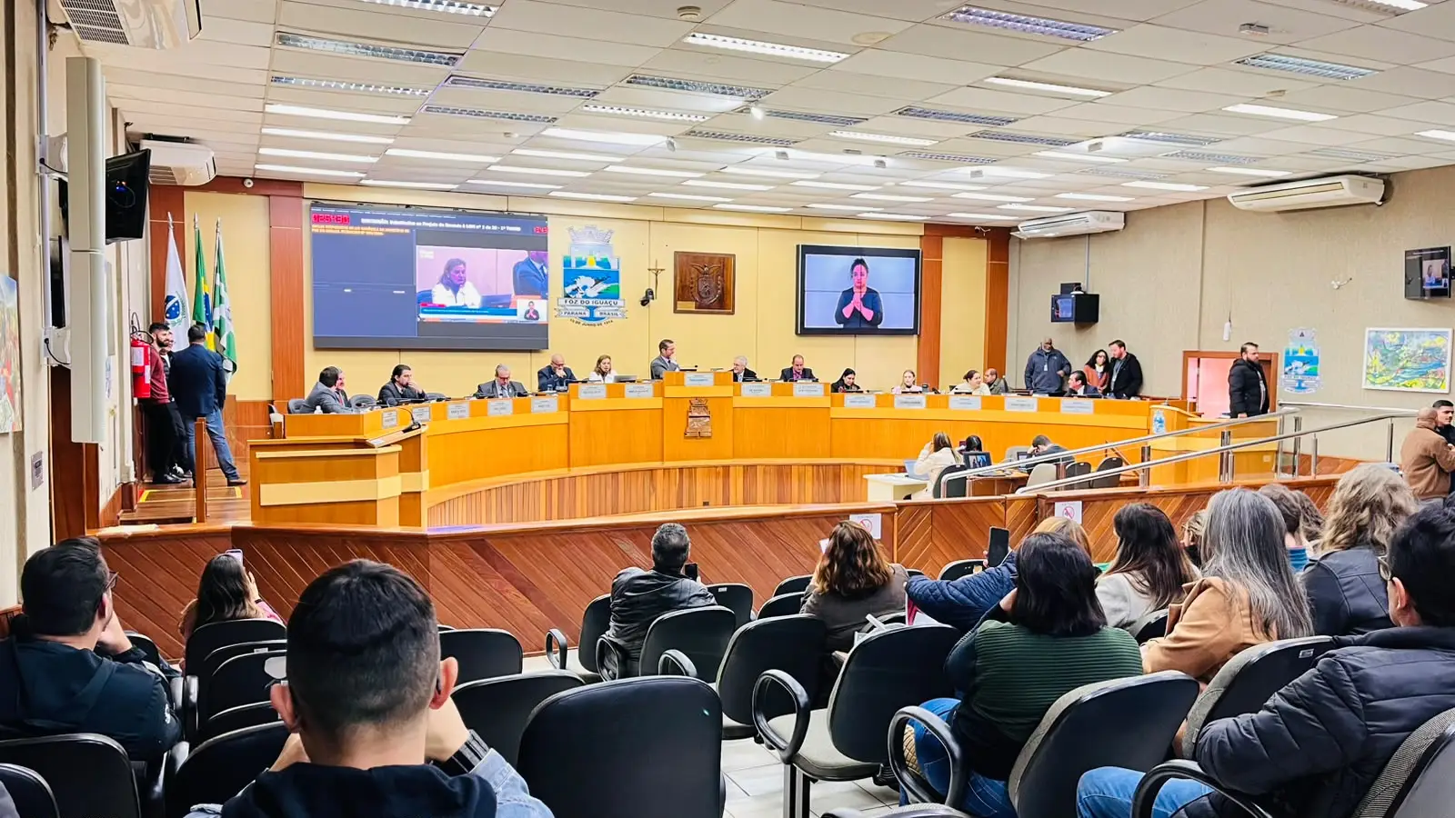 Câmara aprova reposição salarial de 4,11% para servidores municipais de Foz do Iguaçu