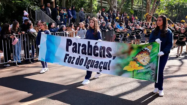 Foz do Iguaçu celebra 112 anos com Desfile Cívico com destaque para a força do turismo no município