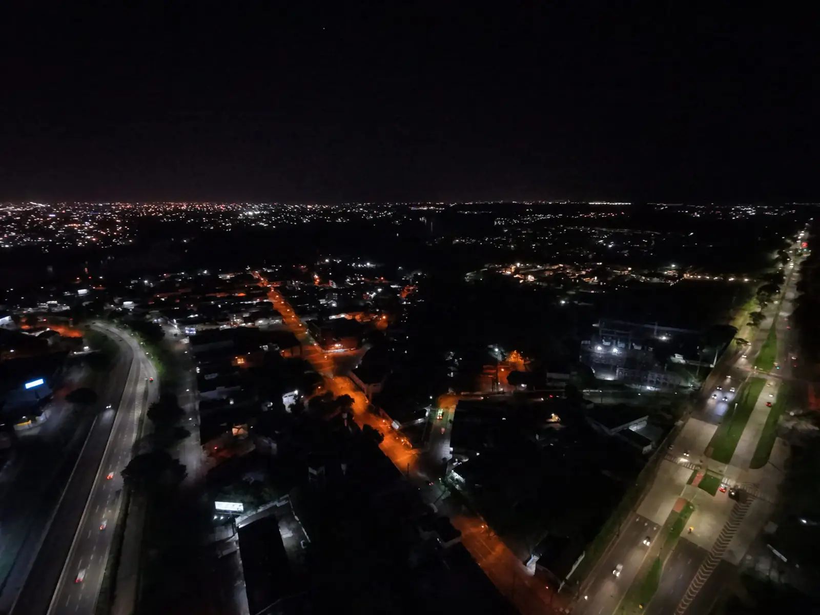 Modernização da iluminação pública é concluída no Jardim Jupira, Av. Maria Bubiak e começa na Vila Portes