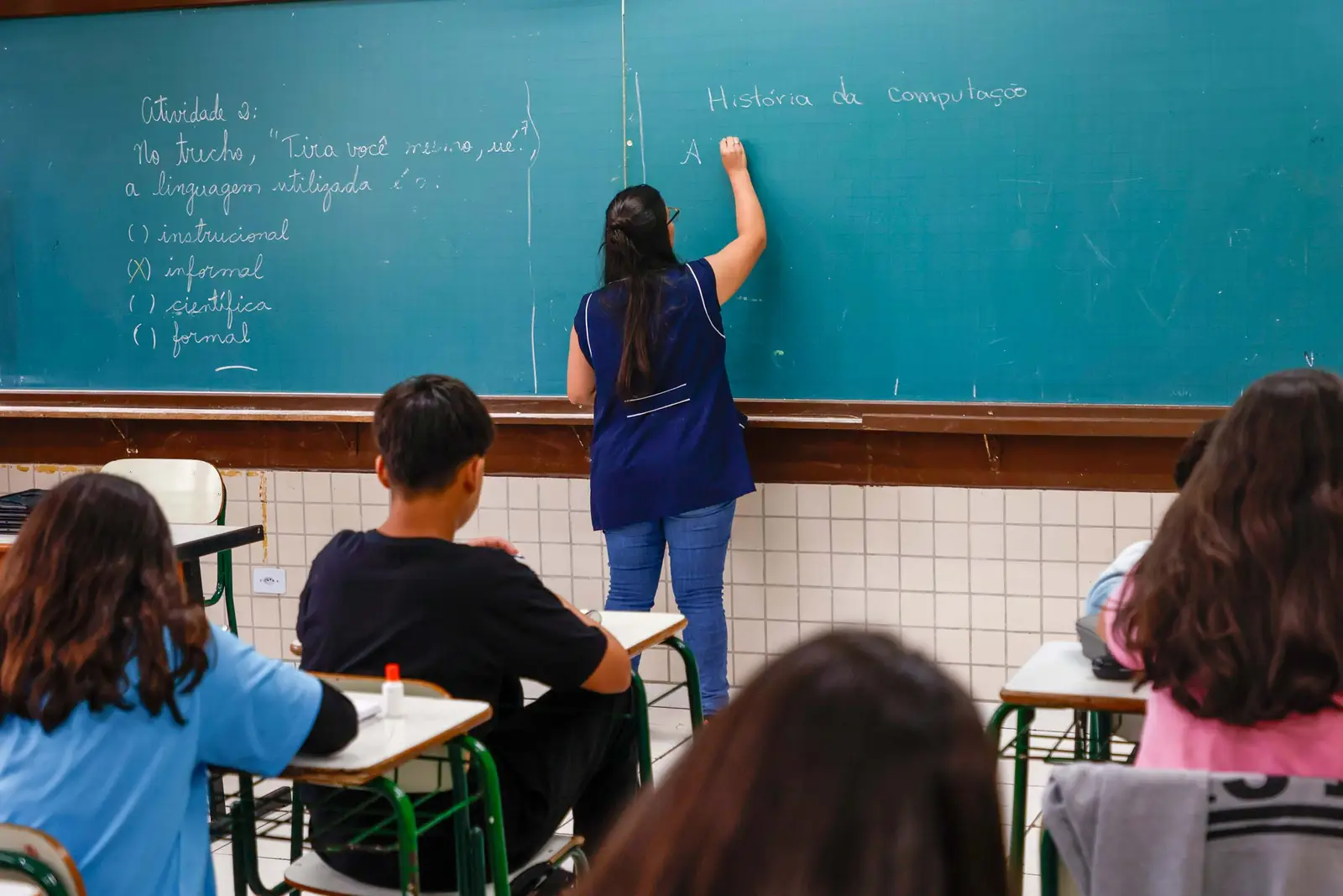 Estado do Paraná nomeia 917 professores aprovados em concurso para a rede estadual