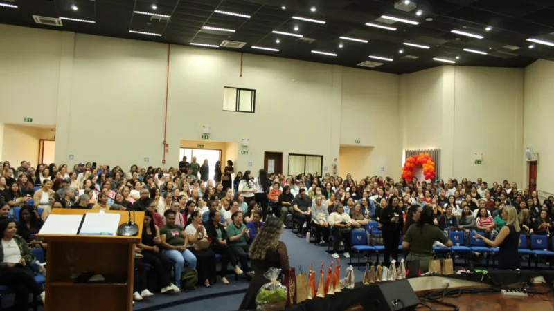 Encontro reuniu cerca de 330 merendeiros e merendeiras da rede municipal de ensino