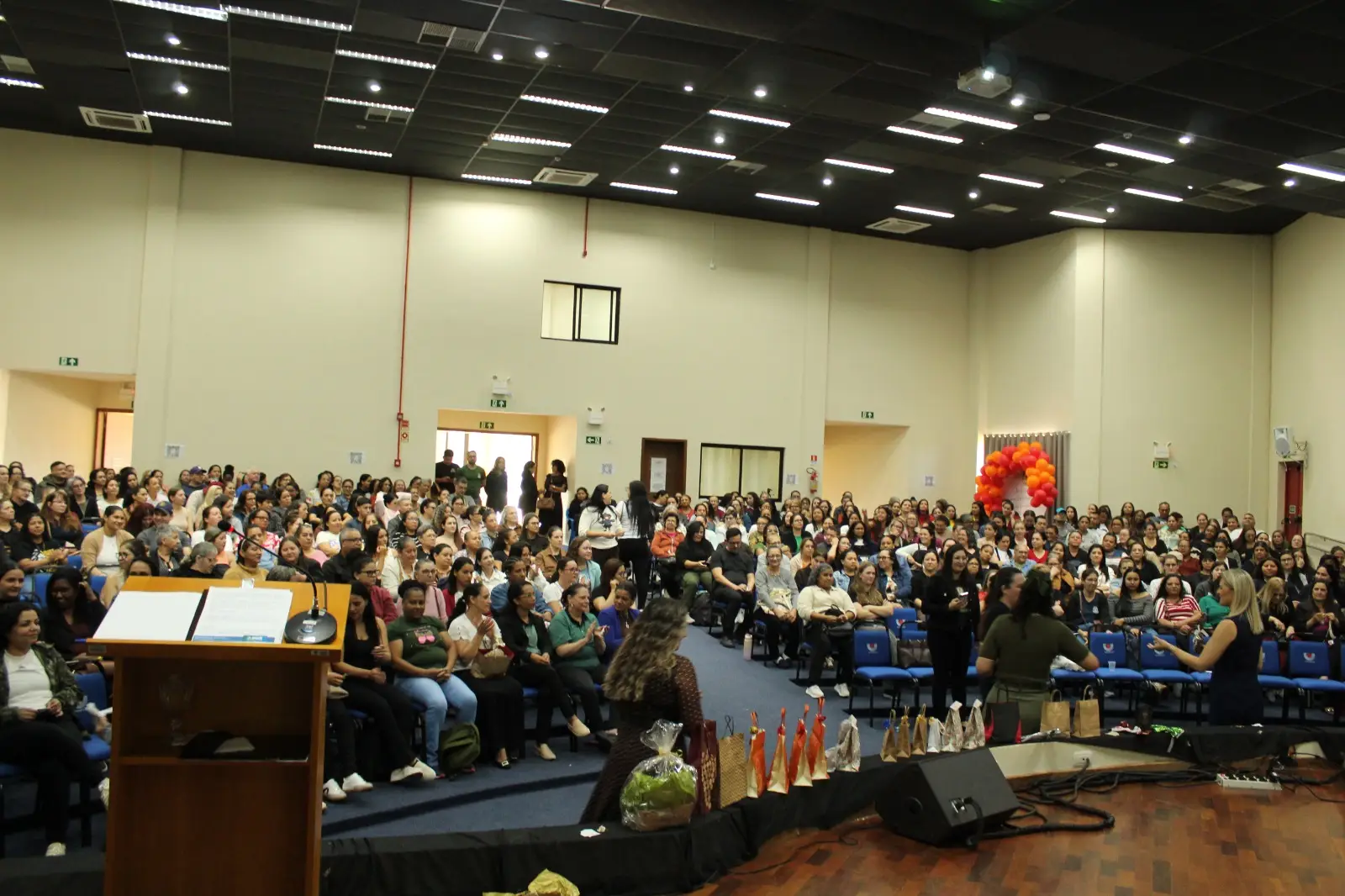 Encontro reuniu cerca de 330 merendeiros e merendeiras da rede municipal de ensino