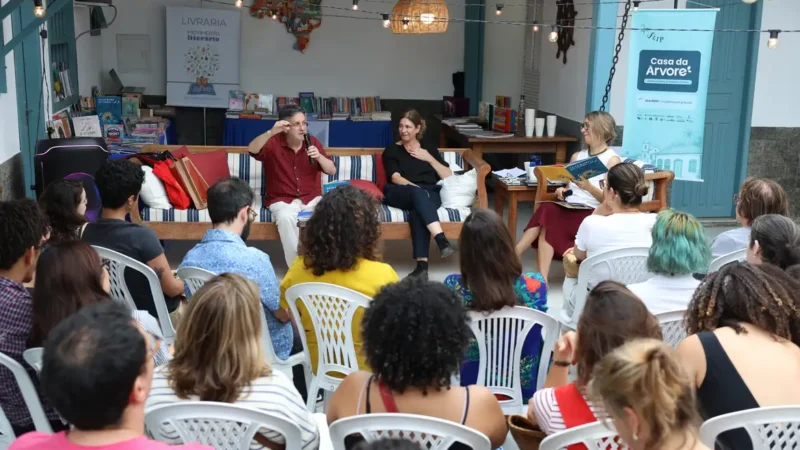 Poesia na infância alimenta sensibilidade, afirma escritor
